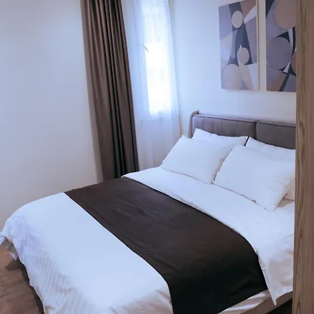 Argoldoro Bllok * 地拉那