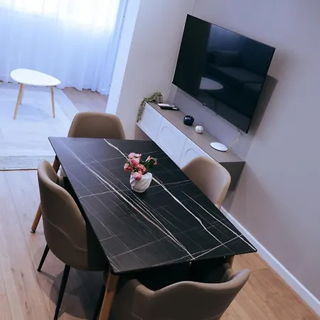 Argoldoro Bllok 公寓 地拉那